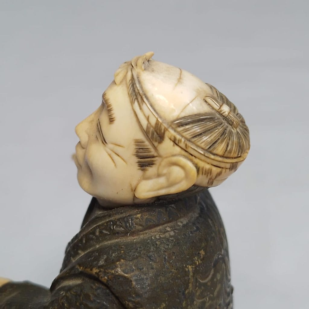 FIGURA ORIENTAL DE BRONCE Y MATERIAL NOBLE - Imagen 2