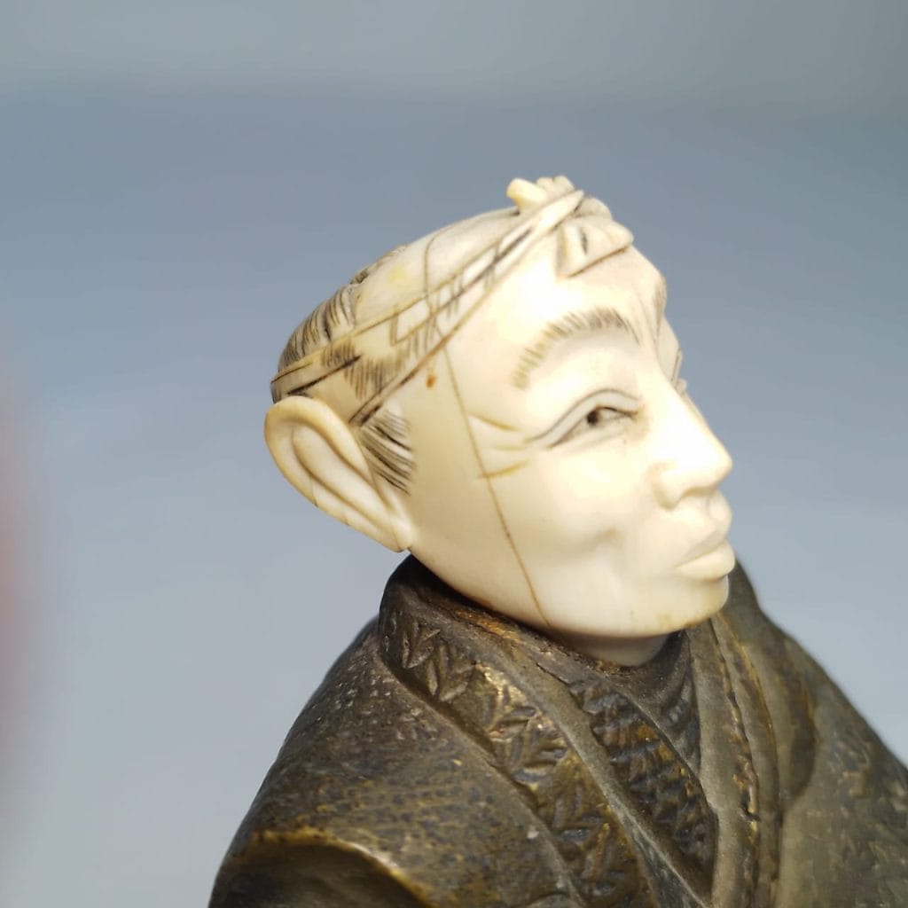 FIGURA ORIENTAL DE BRONCE Y MATERIAL NOBLE - Imagen 5