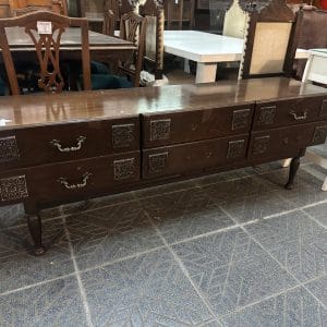 Mueble bajo de madera con 6 cajones estilo provenzal