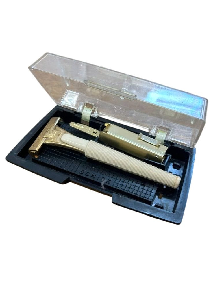 MÁQUINA DE AFEITAR ANTIGUA CON ESTUCHE: “SCHICK SAFETY RAZOR” (USA)