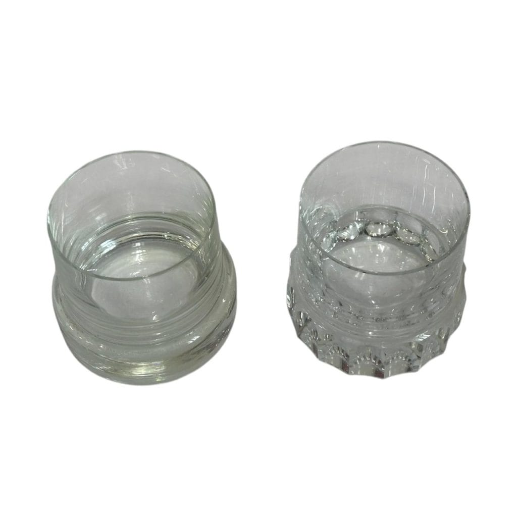 Par de vasos de whisky de vidrio tallado con diseños diferentes - Imagen 4