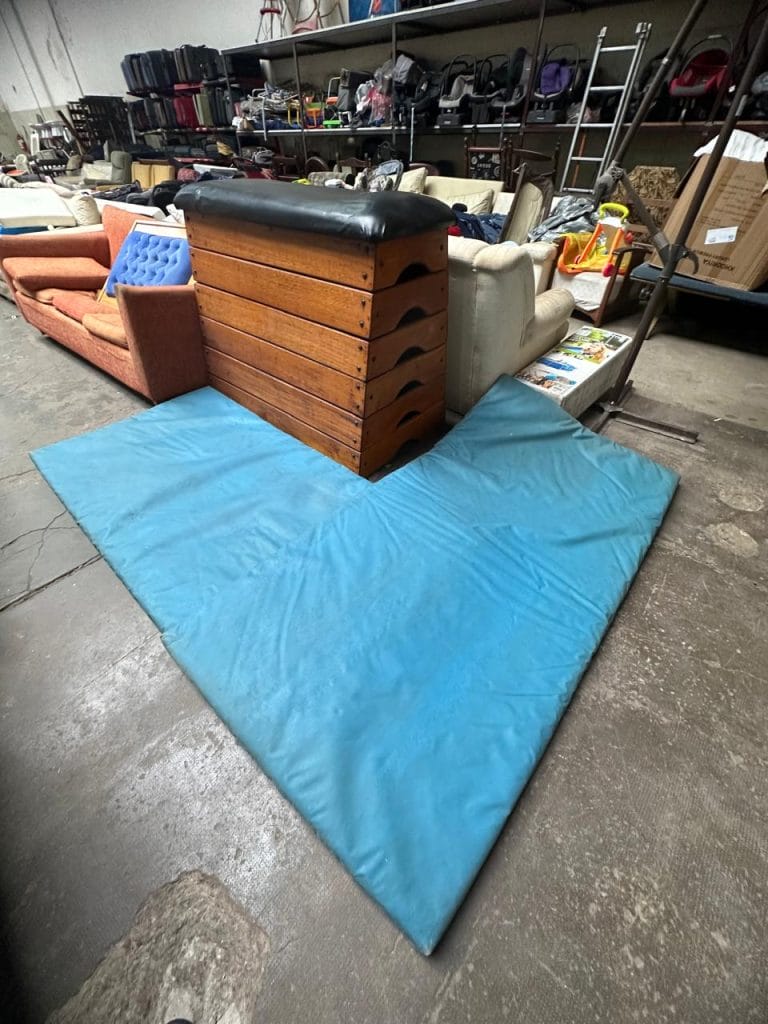 Plinto de gimnasia seccional de madera con colchonetas - Imagen 8