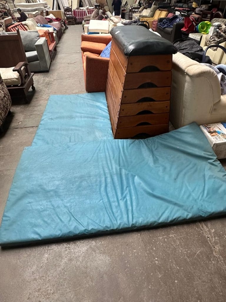 Plinto de gimnasia seccional de madera con colchonetas - Imagen 9