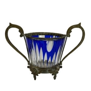 Recipiente de cristal con montura de bronce