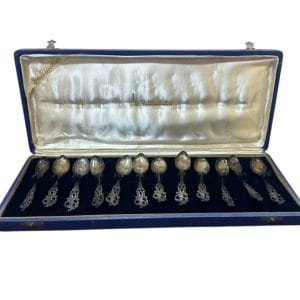 SET DE 12 CUCHARITAS DE POSTRE EN PLATA SELLADA (800) – CON ESTUCHE RIGIDO "DOMUS"