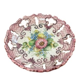 Plato de ceramica decorativo de estilo artesanal con borde vintage calado