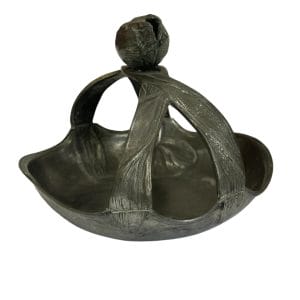 CANASTA DE PELTRE CON ASA RELEVADA – ESTILO ART NOUVEAU