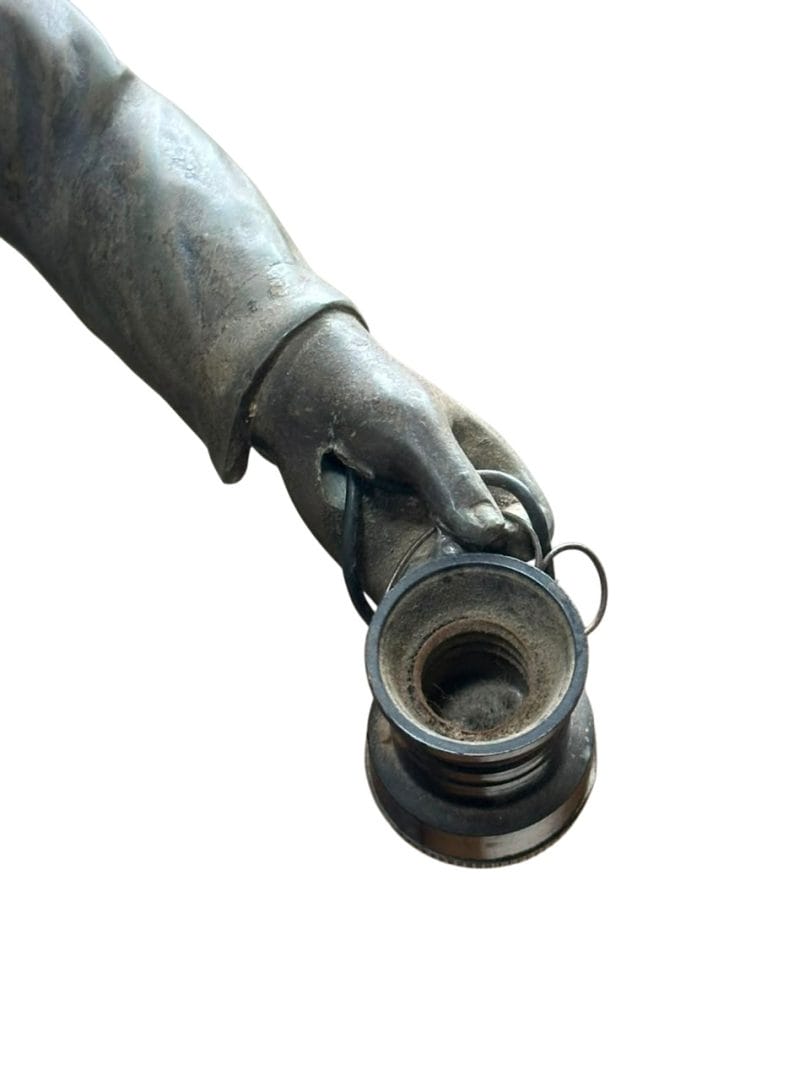VELADOR VINTAGE INTERVENIDO A PARTIR DE ESCULTURA DE METAL – FIGURA DE NIÑO CON FAROL - Imagen 6