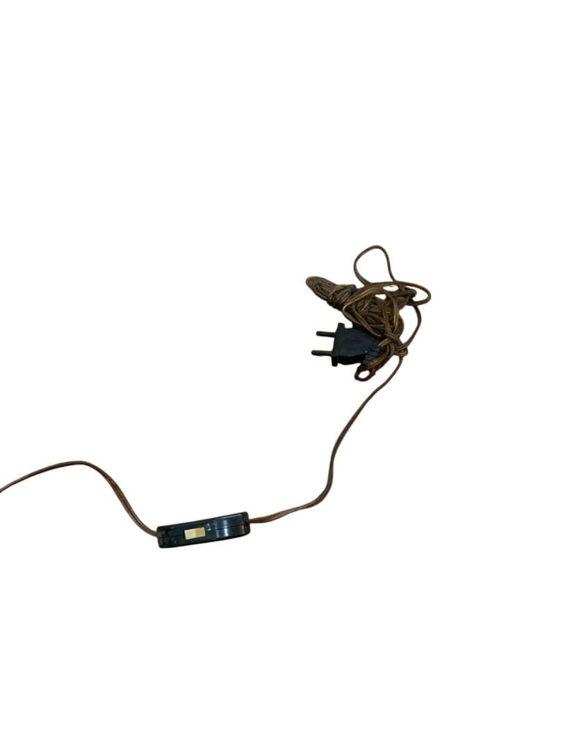 VELADOR VINTAGE INTERVENIDO A PARTIR DE ESCULTURA DE METAL – FIGURA DE NIÑO CON FAROL - Imagen 11