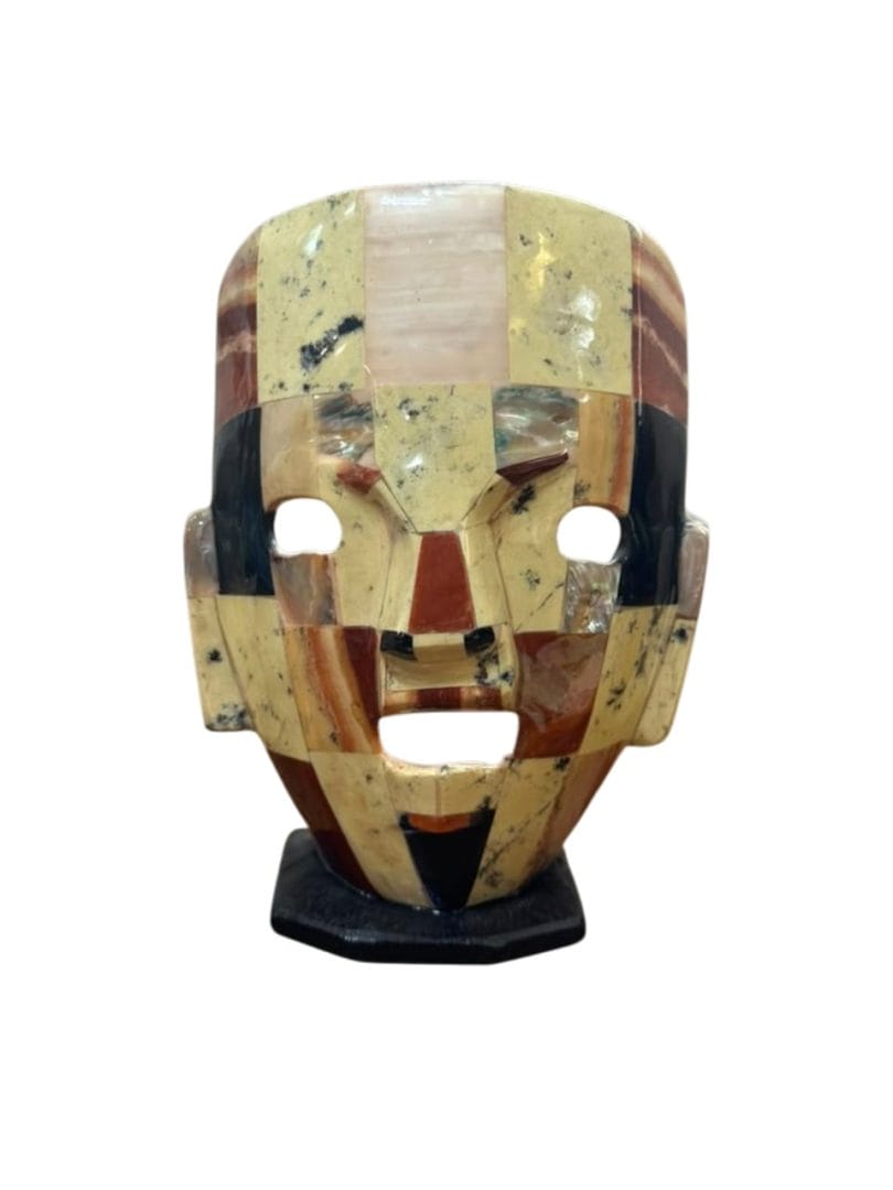 MÁSCARA / ESCULTURA DE ROSTRO EN PIEDRA TIPO MOSAICO PRECOLOMBINO CON BASE