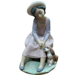 FIGURA DE PORCELANA “JOVEN CON PERRITO” – LLADRÓ (ESPAÑA)