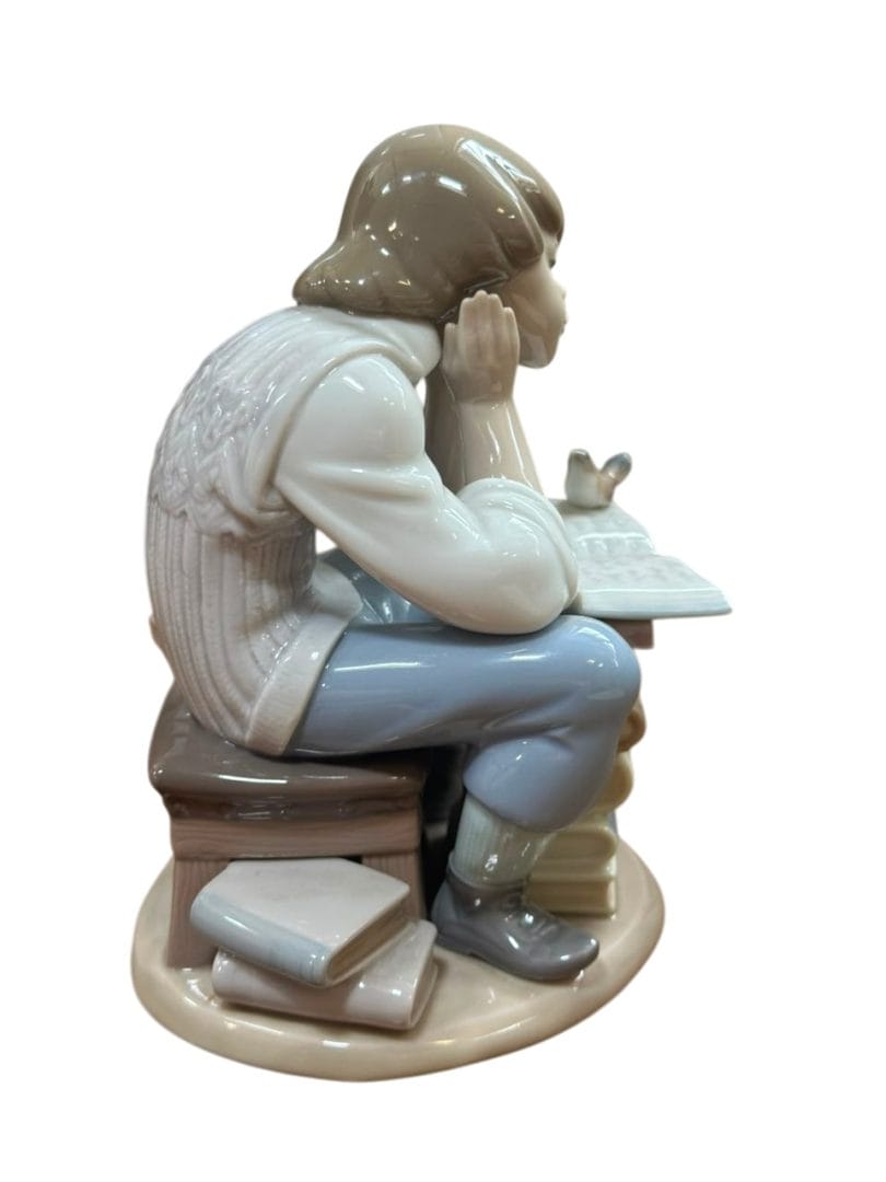 FIGURA DE PORCELANA “NIÑO ESTUDIANDO CON PÁJARO” – LLADRÓ (ESPAÑA) - Imagen 4
