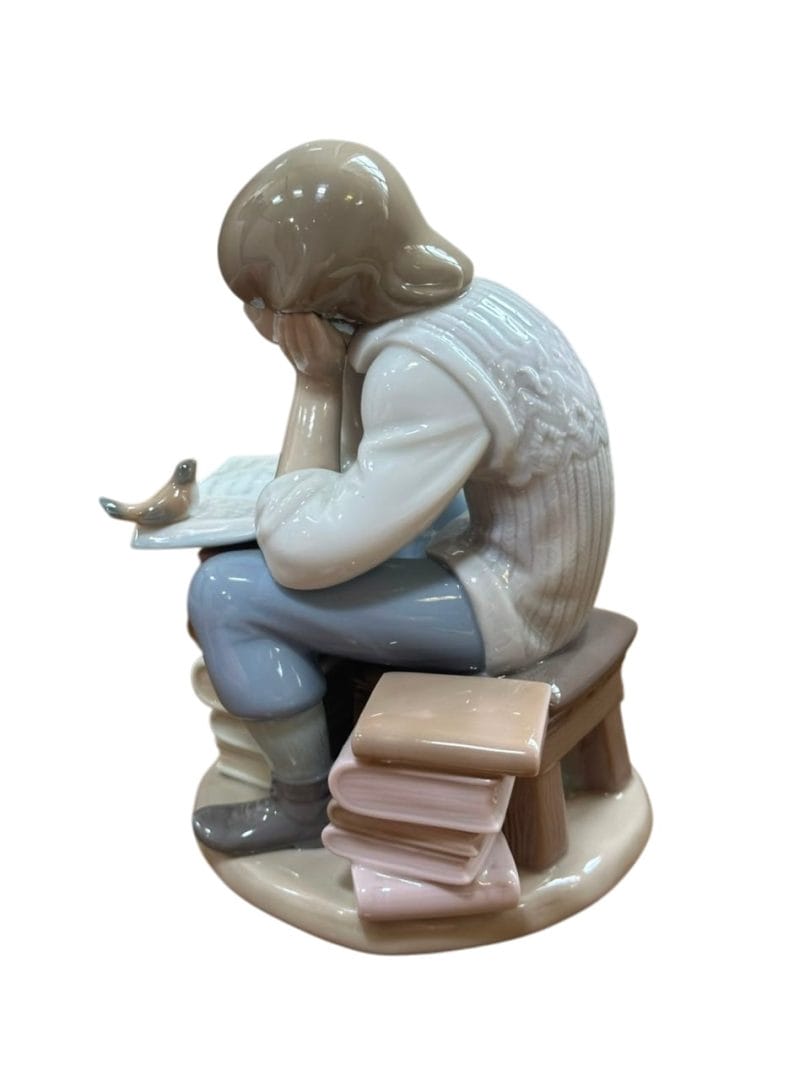 FIGURA DE PORCELANA “NIÑO ESTUDIANDO CON PÁJARO” – LLADRÓ (ESPAÑA) - Imagen 6