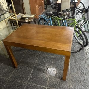 Mesa de comedor en madera maciza
