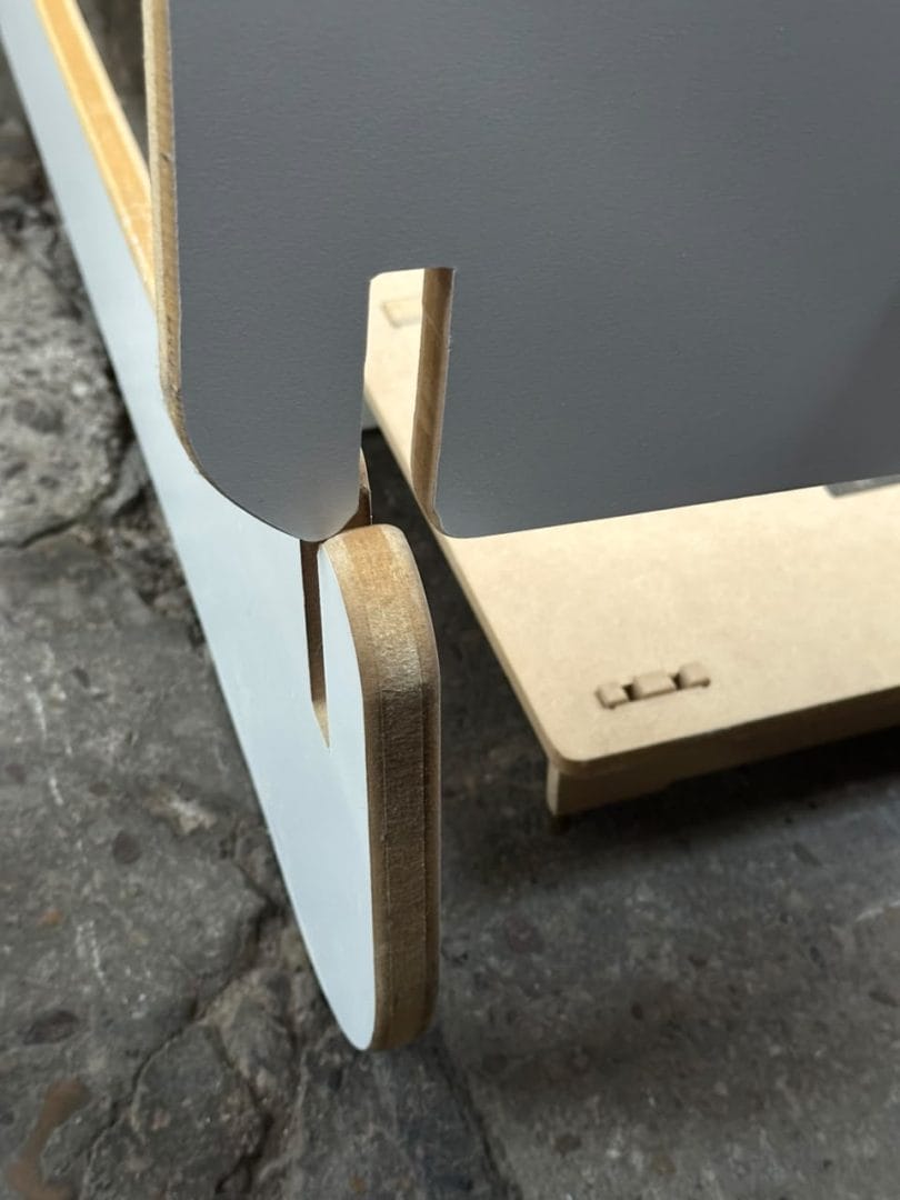 Estructura de cama baja de diseño moderno en madera - Imagen 6