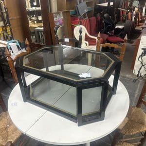 Mesa ratona octogonal de metal y vidrio con detalles dorados
