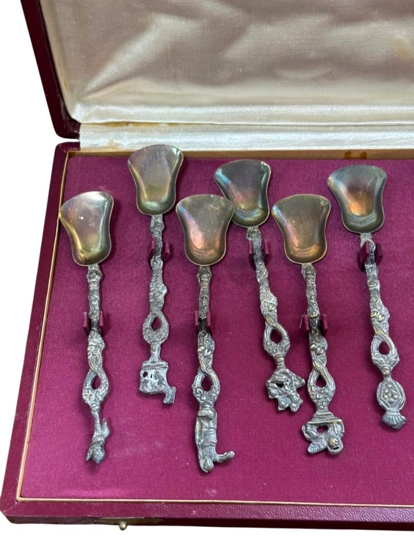 SET DE 12 CUCHARITAS VINTAGE DE METAL TRABAJADO – INDUSTRIA ARGENTINA - Imagen 2