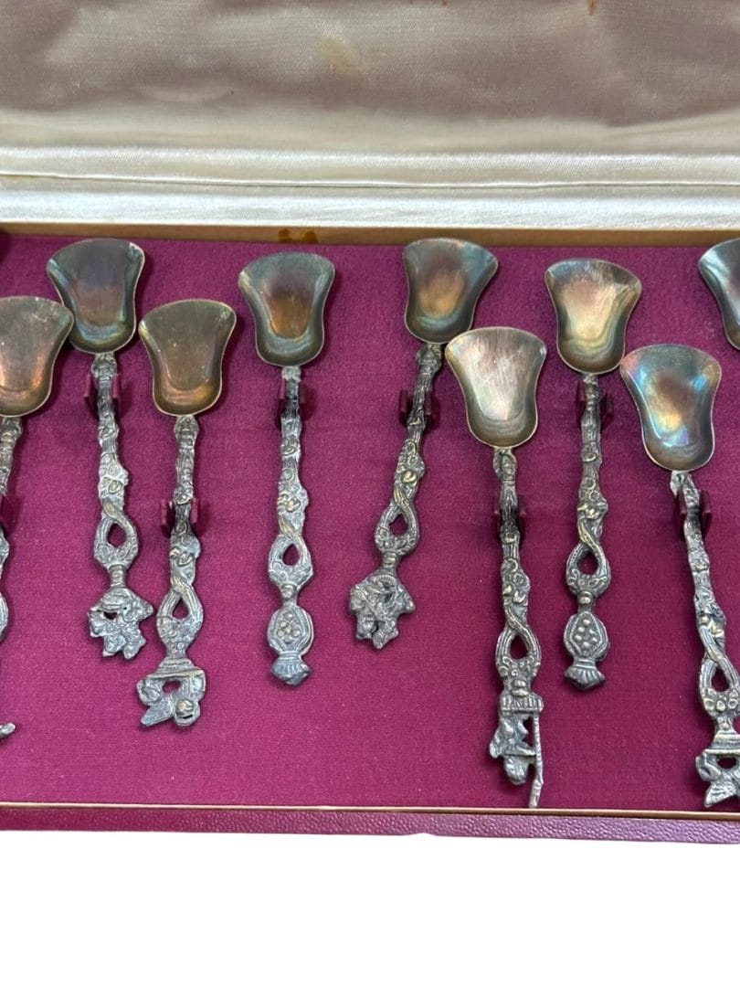 SET DE 12 CUCHARITAS VINTAGE DE METAL TRABAJADO – INDUSTRIA ARGENTINA - Imagen 3