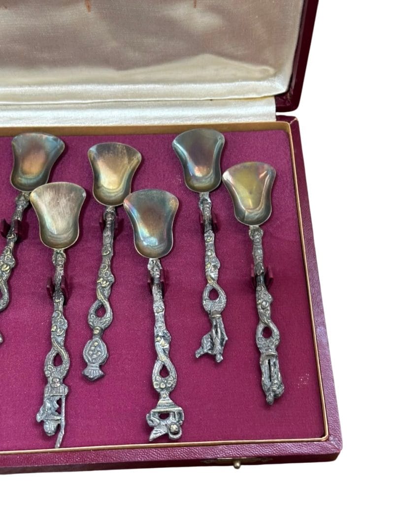 SET DE 12 CUCHARITAS VINTAGE DE METAL TRABAJADO – INDUSTRIA ARGENTINA - Imagen 4