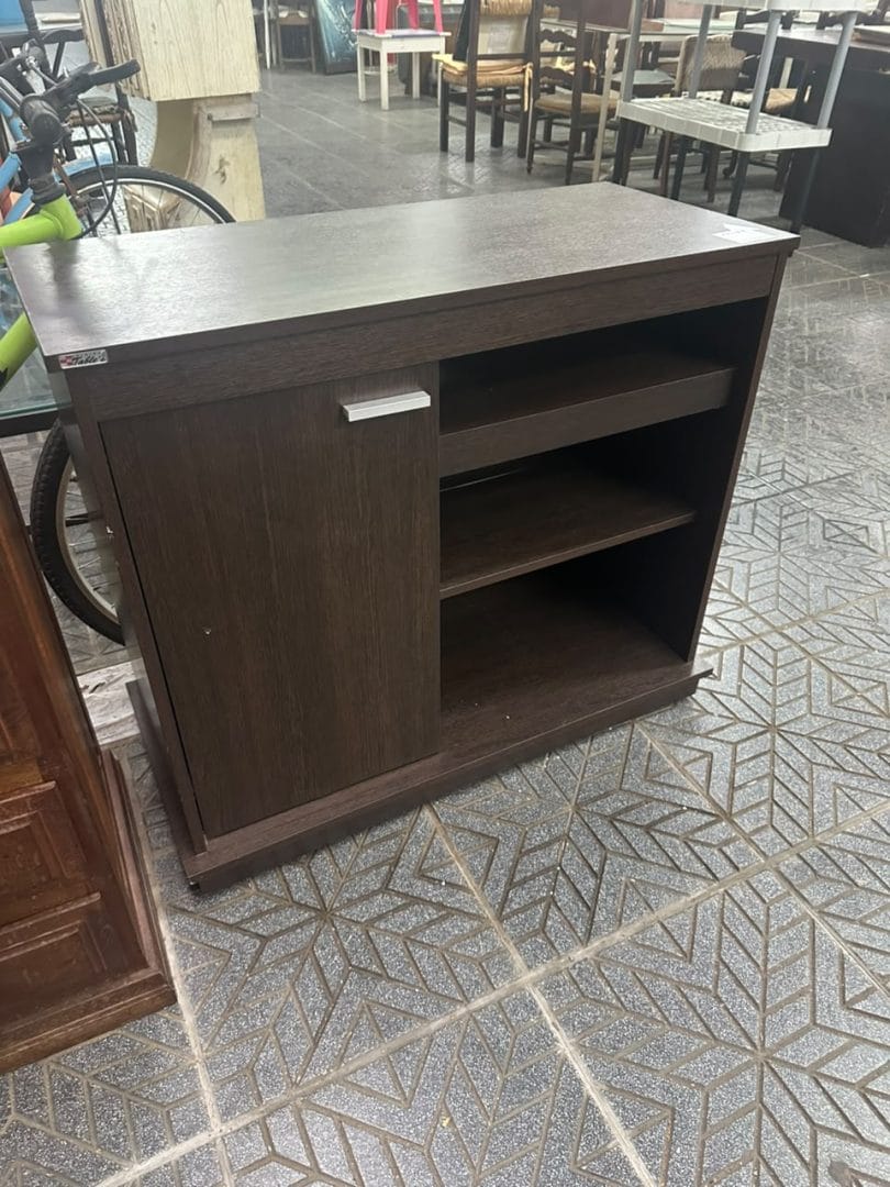 Mueble de tv moderno con ruedas en tono oscuro - Imagen 2