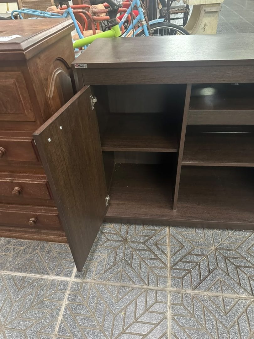 Mueble de tv moderno con ruedas en tono oscuro - Imagen 3