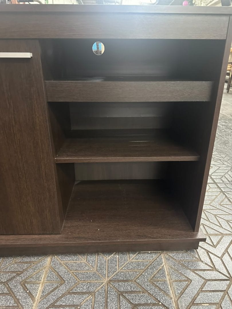 Mueble de tv moderno con ruedas en tono oscuro - Imagen 4