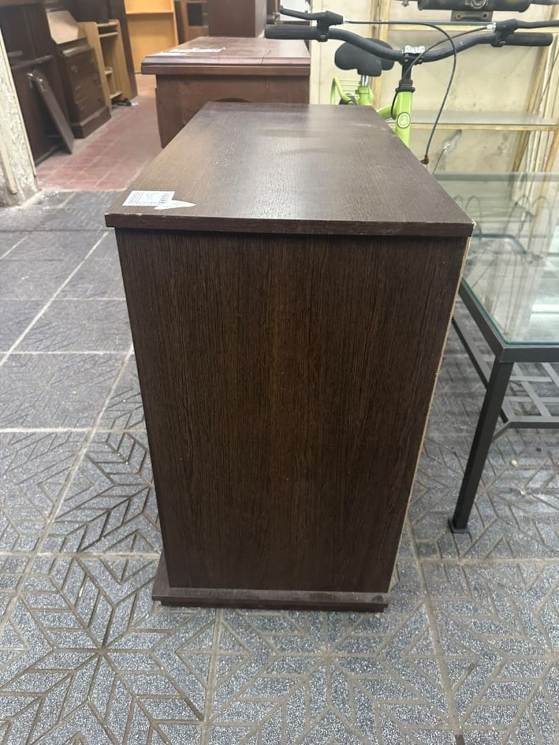 Mueble de tv moderno con ruedas en tono oscuro - Imagen 5