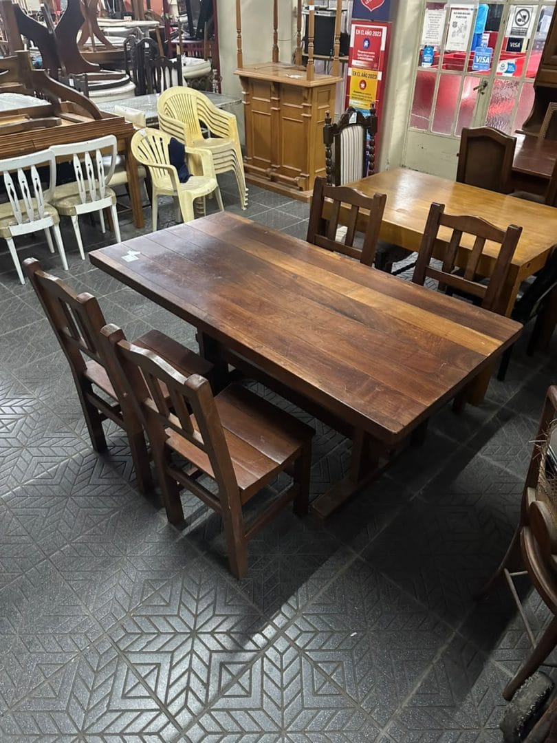 Juego de comedor en madera de algarrobo