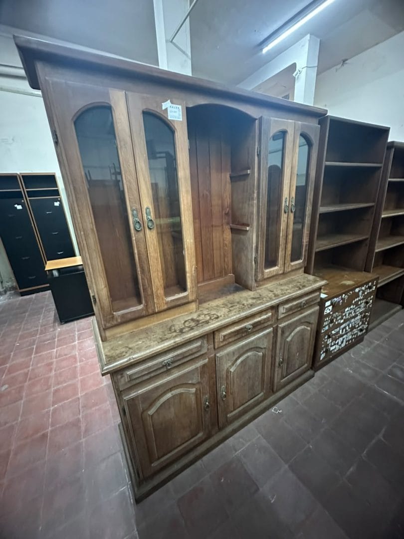 Mueble modular cristalero y bajo mesada en madera de algarrobo - Imagen 2