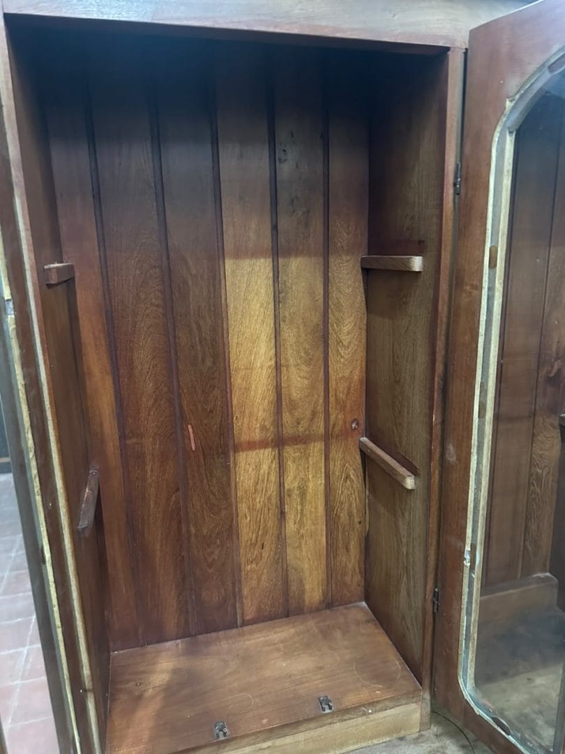 Mueble modular cristalero y bajo mesada en madera de algarrobo - Imagen 10