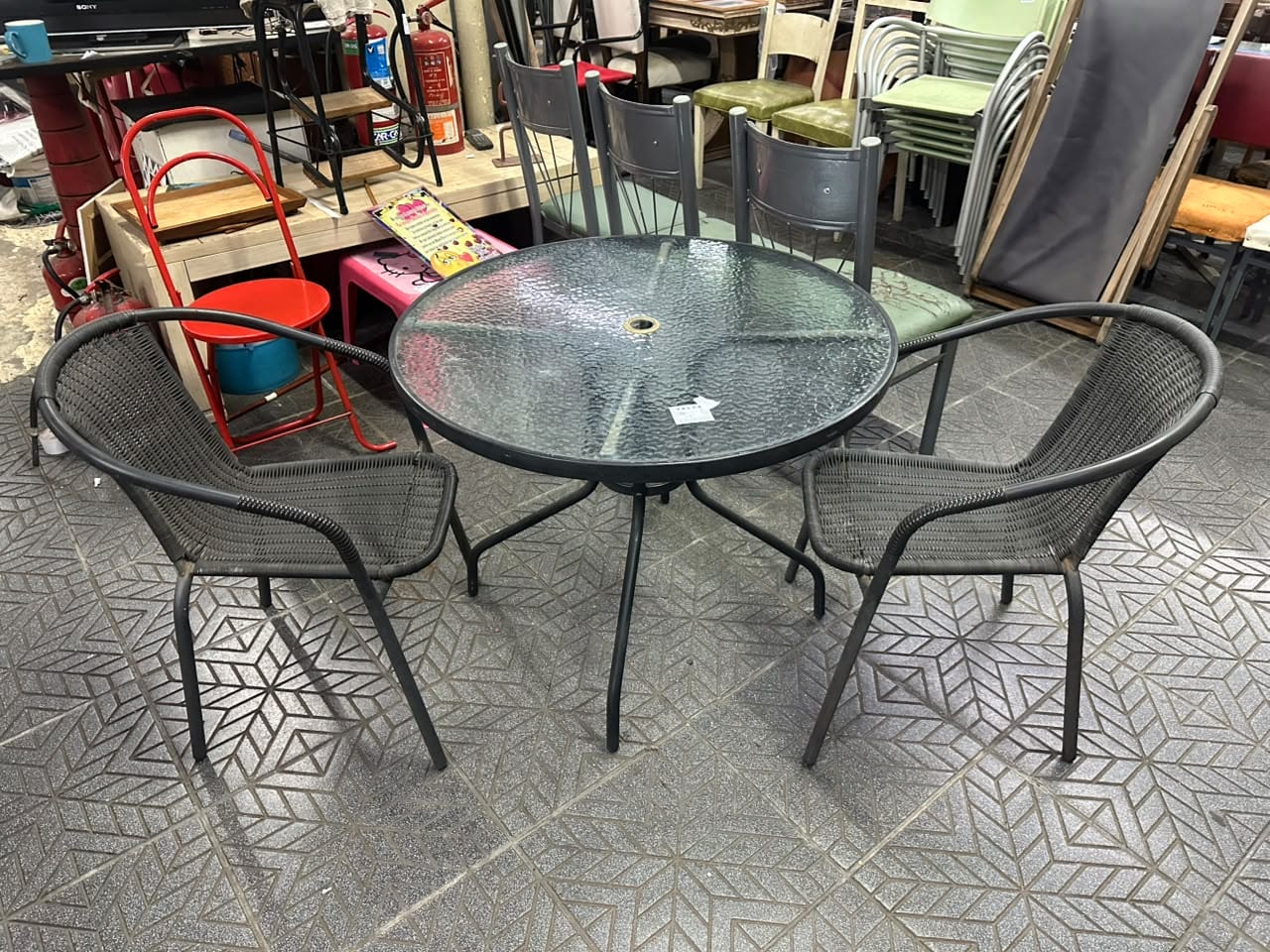 Juego de jardin / exterior mesa de vidrio templado y sillas simil rattan