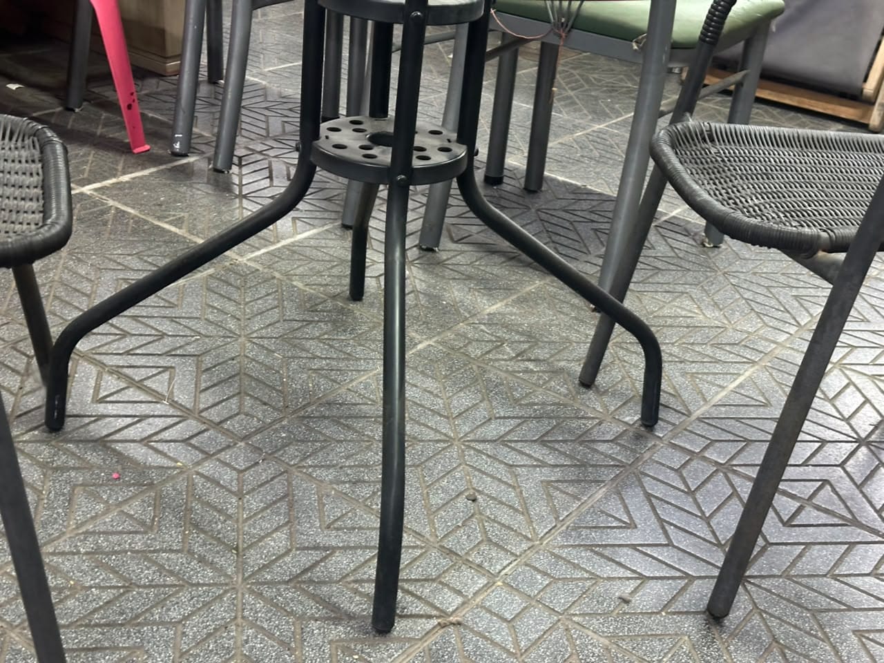 Juego de jardin / exterior mesa de vidrio templado y sillas simil rattan - Imagen 2