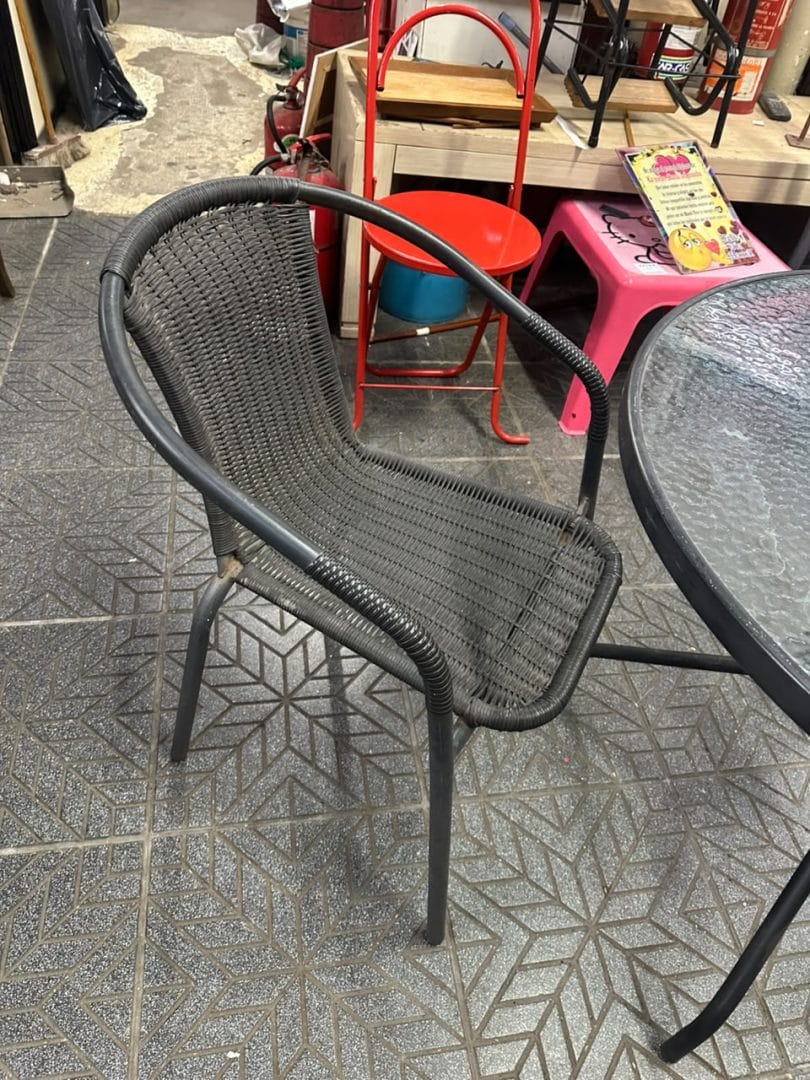 Juego de jardin / exterior mesa de vidrio templado y sillas simil rattan - Imagen 3