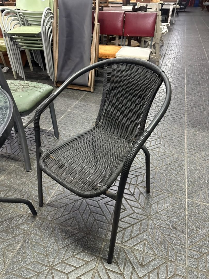 Juego de jardin / exterior mesa de vidrio templado y sillas simil rattan - Imagen 4