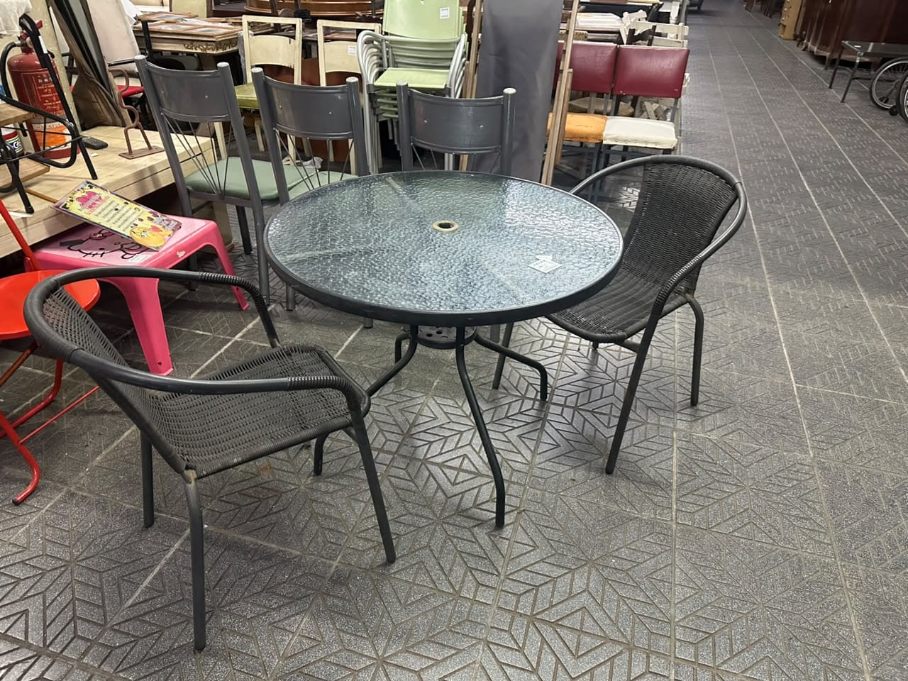Juego de jardin / exterior mesa de vidrio templado y sillas simil rattan - Imagen 7