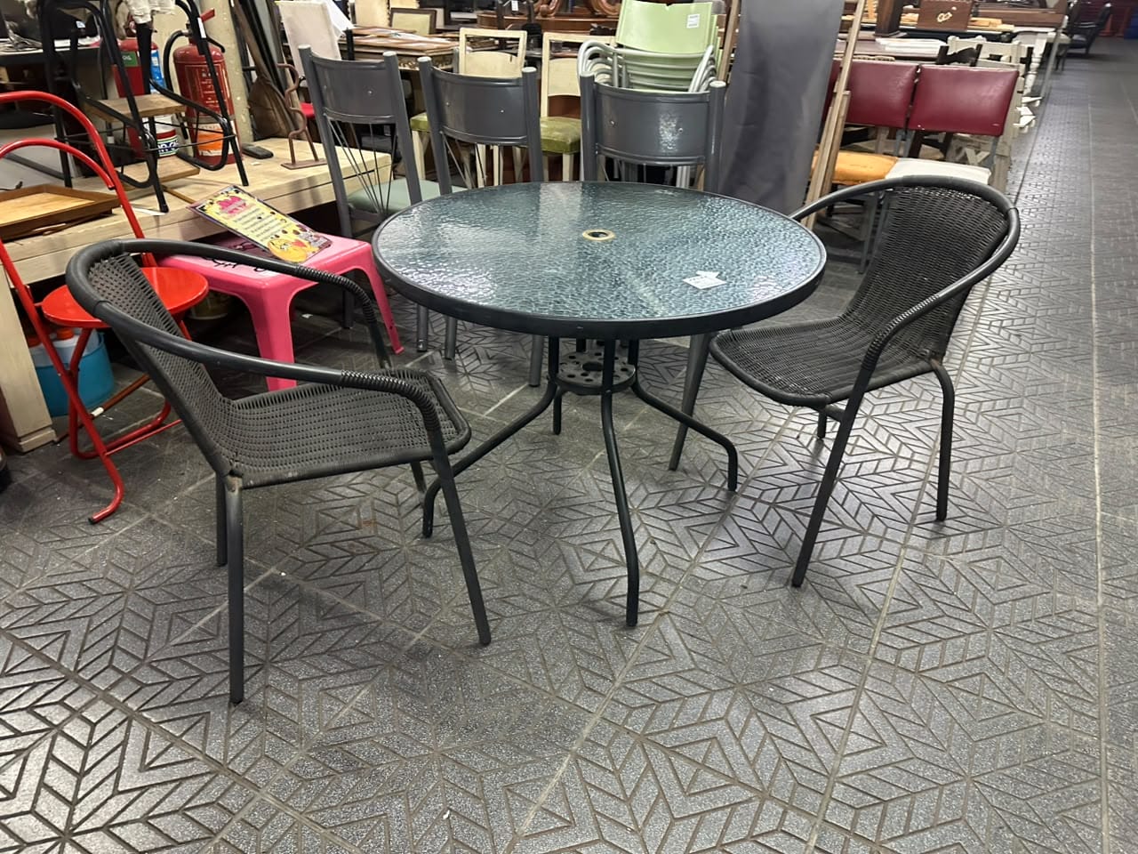 Juego de jardin / exterior mesa de vidrio templado y sillas simil rattan - Imagen 9
