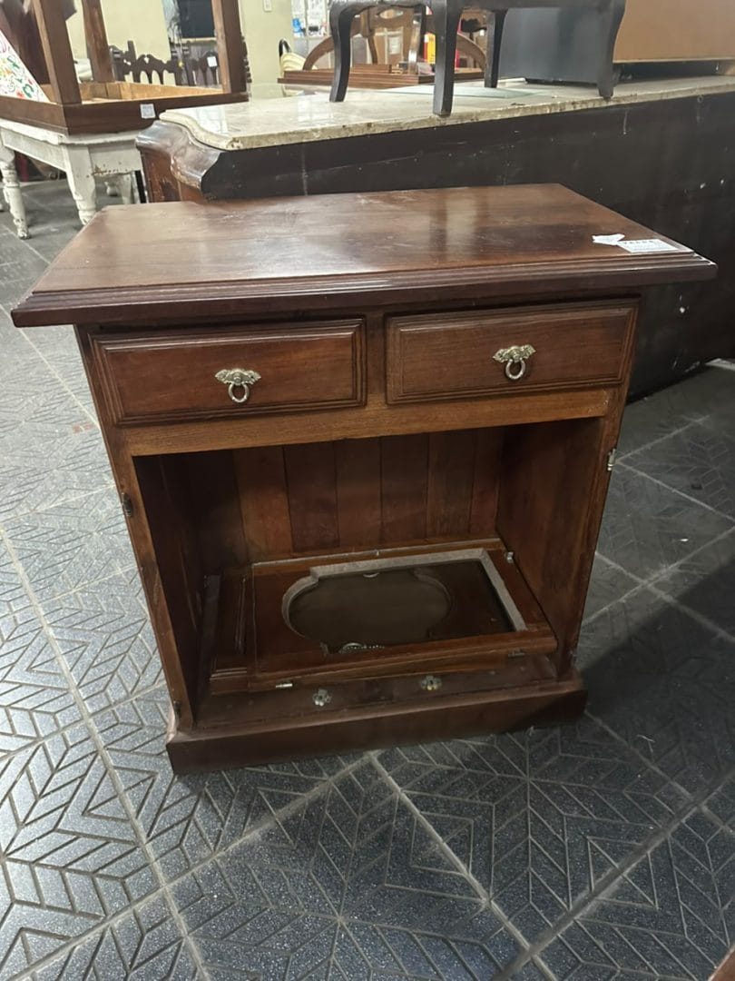 Mueble de guardado / mesita auxiliar en madera maciza