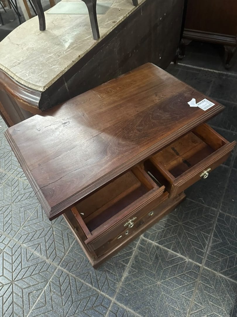 Mueble de guardado / mesita auxiliar en madera maciza - Imagen 6