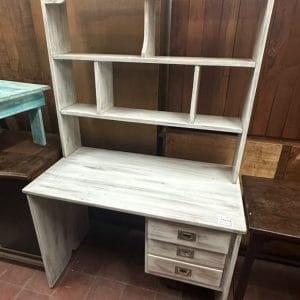 Escritorio de trabajo con alzada y cajones