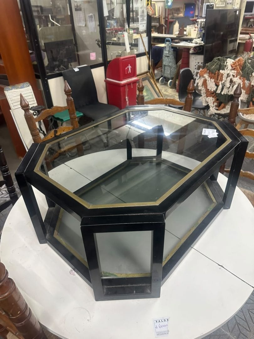 Mesa ratona octogonal de metal y vidrio con detalles dorados - Imagen 7