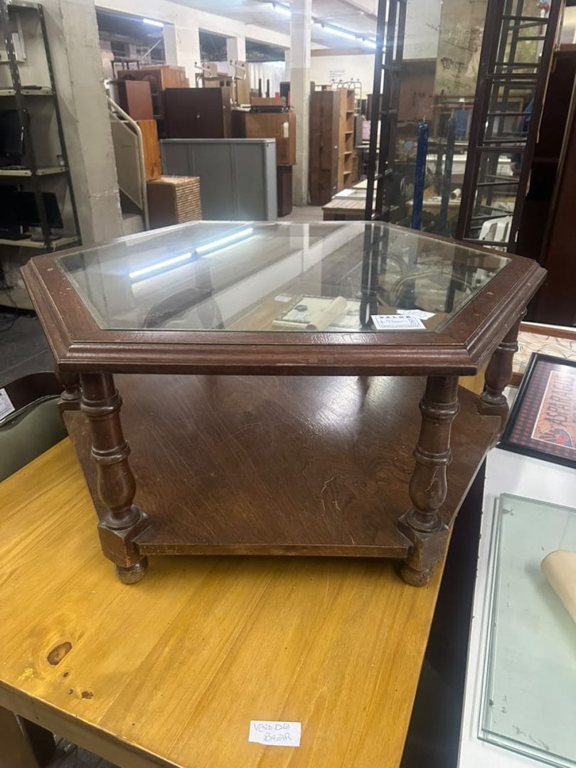 Mesa ratona hexagonal de madera y vidrio - Imagen 6
