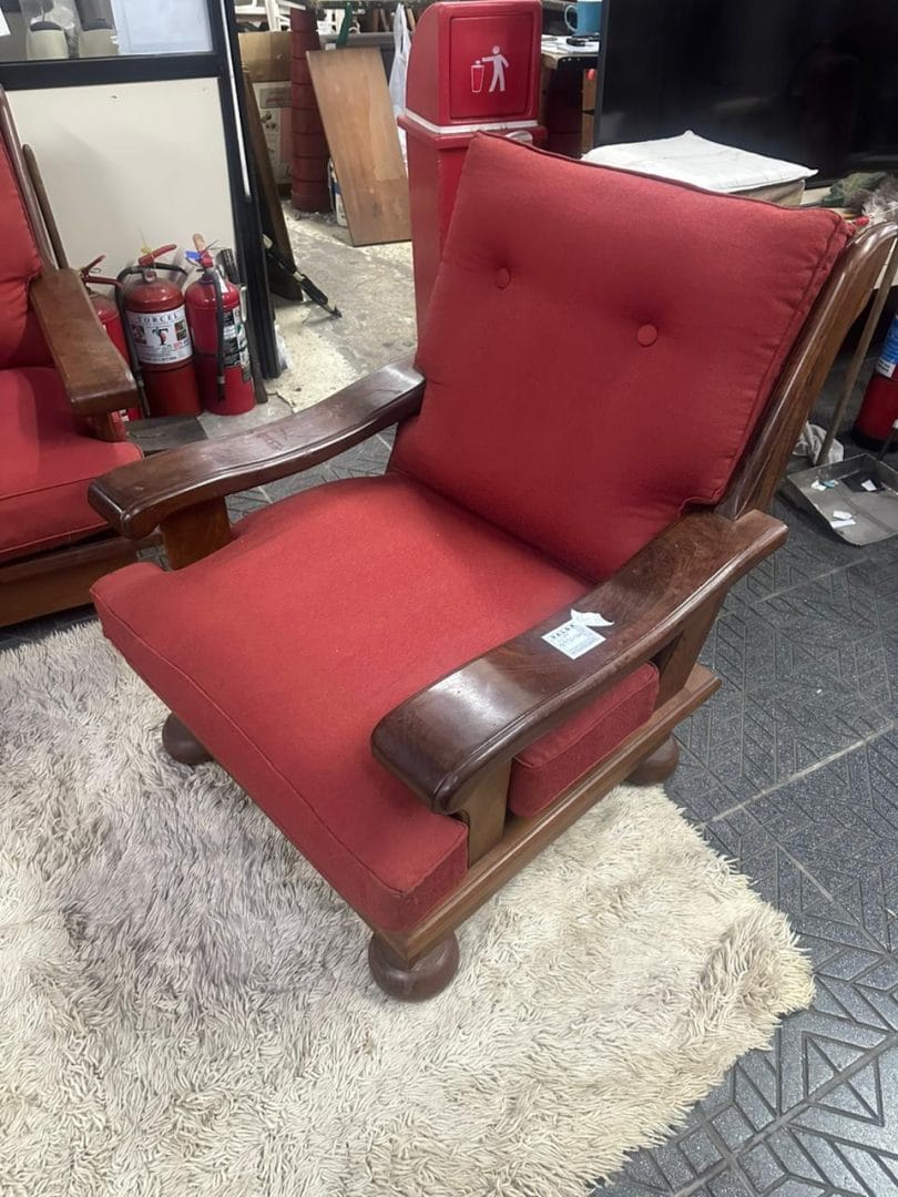 Juego de living en madera maciza de algarrobo con almohadones - Imagen 6