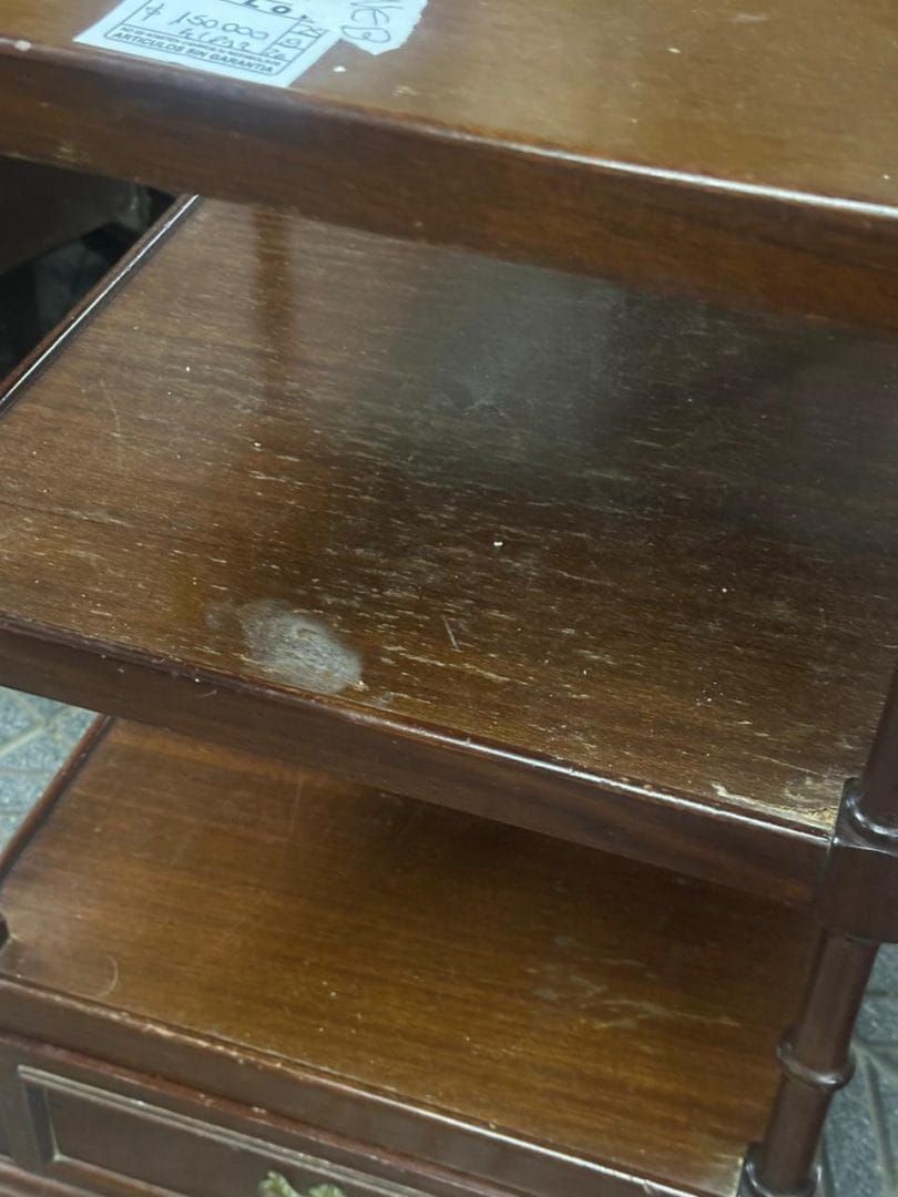 Par de mesitas auxiliares en madera maciza con estantes y cajón - Imagen 8