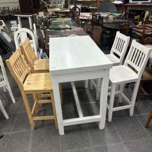 Mesada desayunador alta con set de 4 banquetas / sillas altas