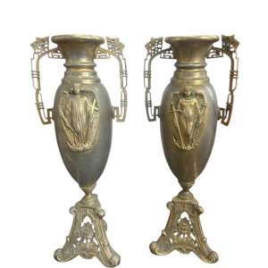 PAR DE JARRONES/FLOREROS GRANDES DE METAL – ESTILO ECLESIÁSTICO Y ART NOUVEAU