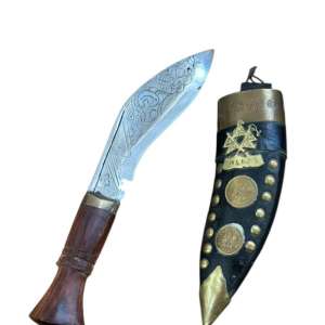 CUCHILLO KUKRI TÍPICO DE NEPAL CON VAINA TRABAJADA Y DETALLES EN BRONCE