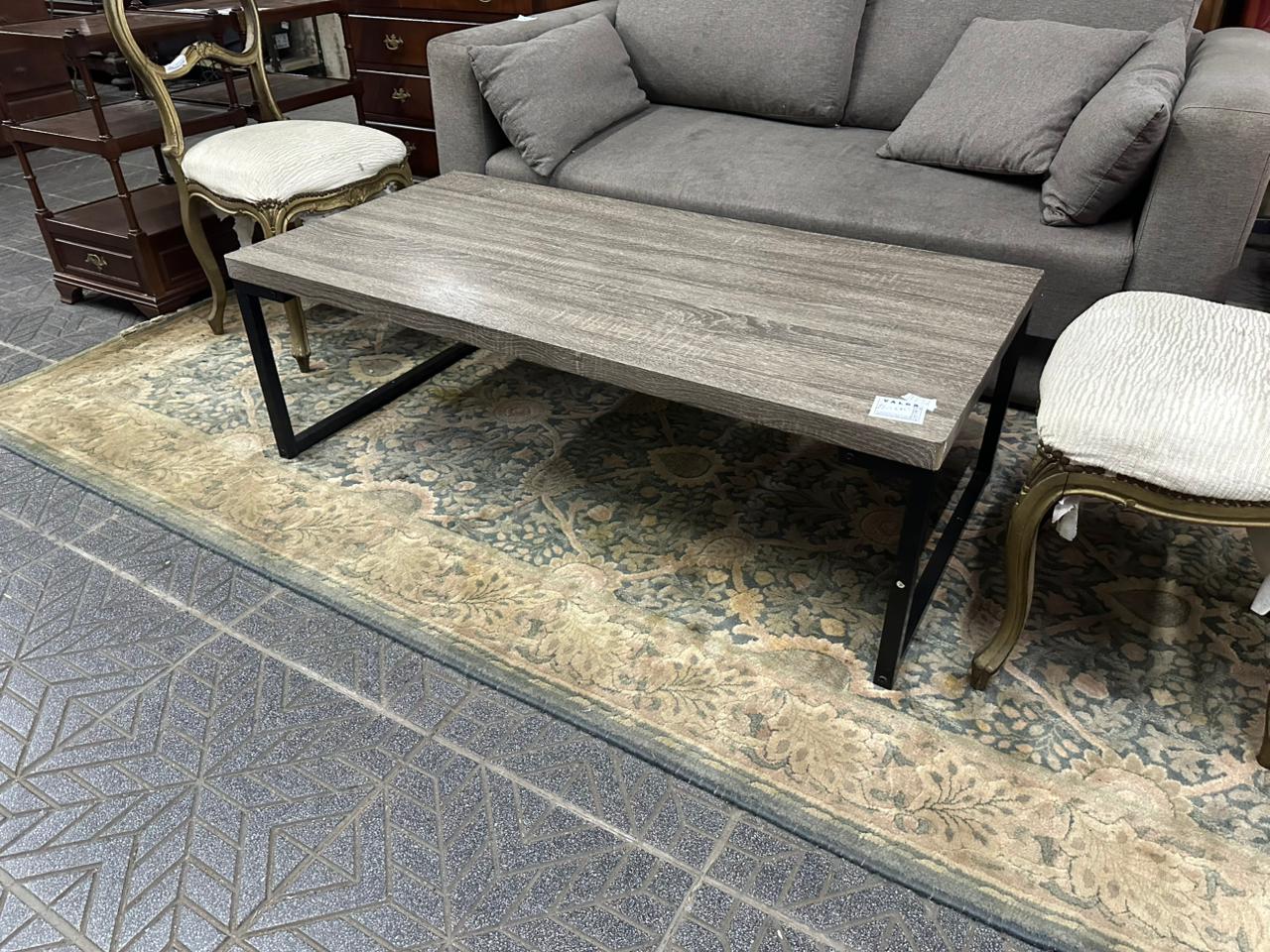 Mesa ratona industrial de melamina y metal