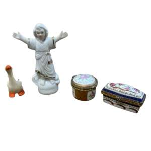 SET DE FIGURAS Y COFRECITOS DE PORCELANA DE COLECCIÓN – MONTI FIERO Y OTROS (4 PIEZAS)