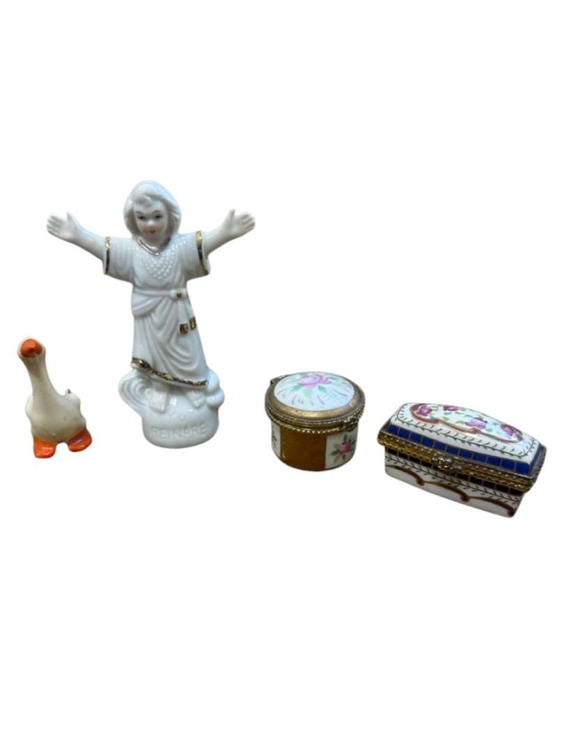 SET DE FIGURAS Y COFRECITOS DE PORCELANA DE COLECCIÓN – MONTI FIERO Y OTROS (4 PIEZAS)