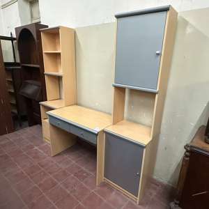 Juego de escritorio con dos torres biblioteca en melamina